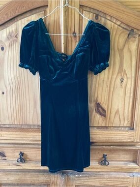 Juniors Midnight Doll green velvet short sleeve dress size S - NWT